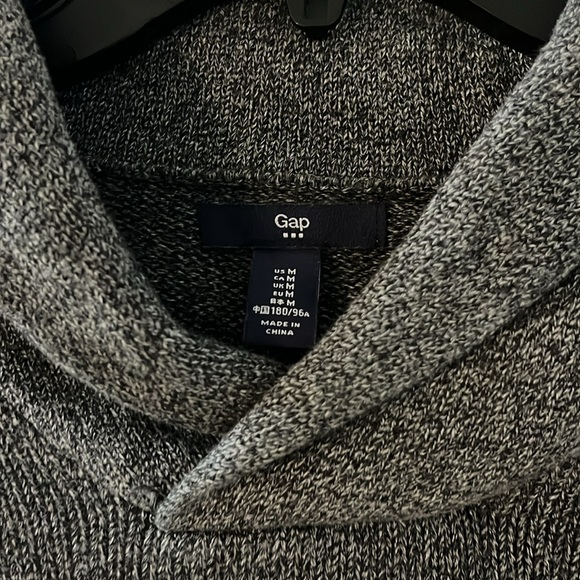 Men’s gap sweater - Picture 2 of 3